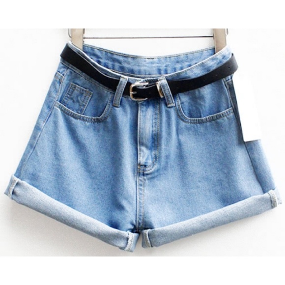 Pants - Cuffed denim shorts with a belt